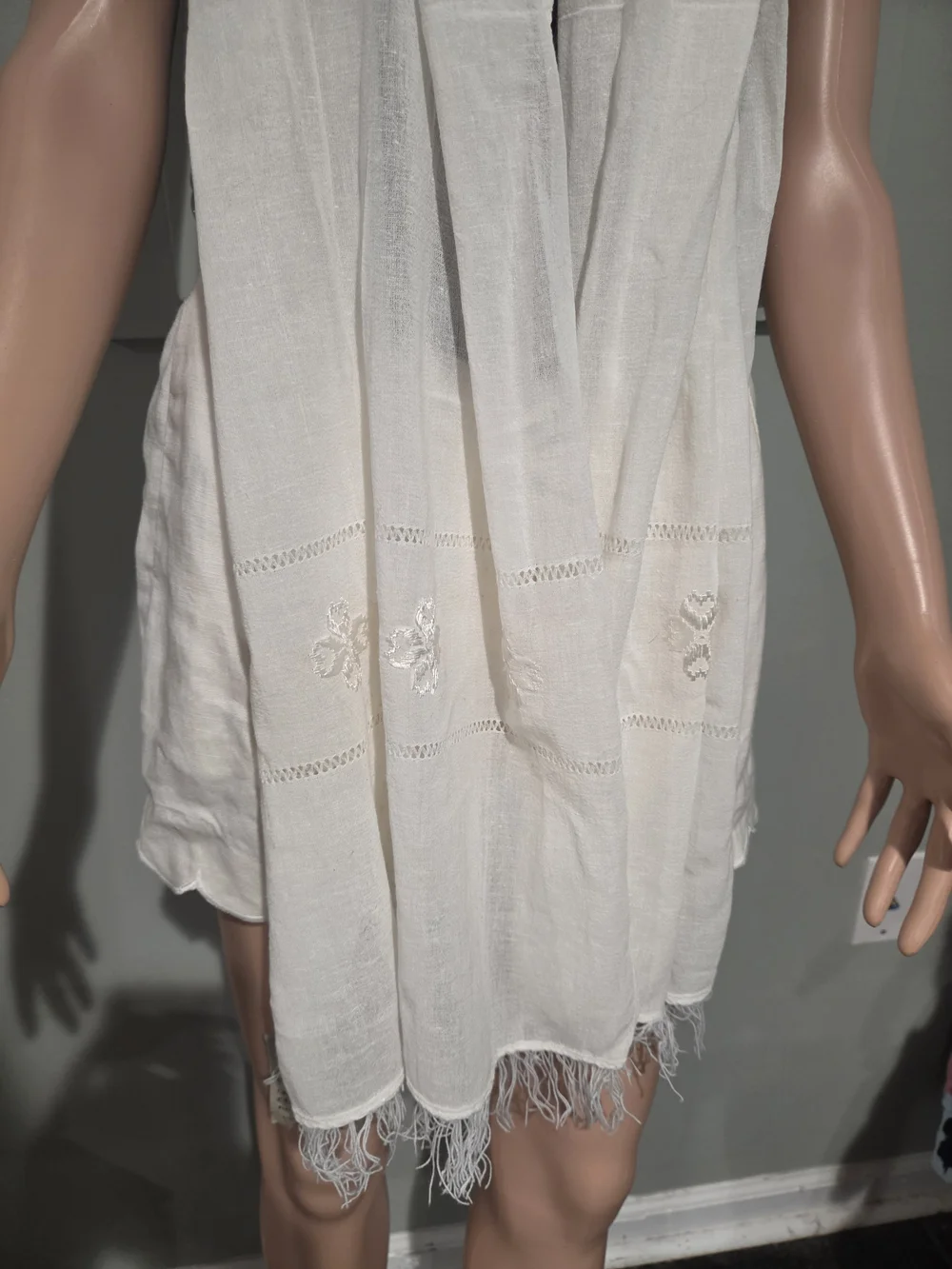 Vintage 1980s Romanian 100% Cotton Embroidered White Shawl Scarf NWT